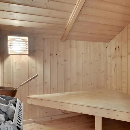 Four-bedroom In Dronningmølle