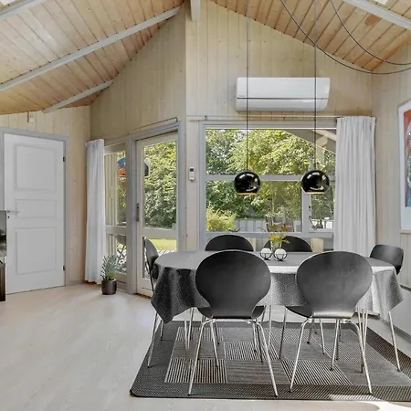 Four-bedroom In * Dronningmølle