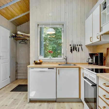 Feriehus Four-bedroom In Dronningmølle