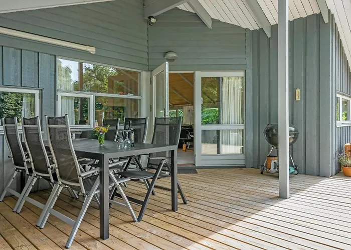 Four-bedroom In Dronningmølle