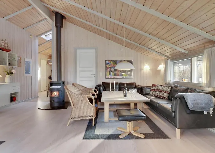 Four-bedroom In بيت للعطل Dronningmølle