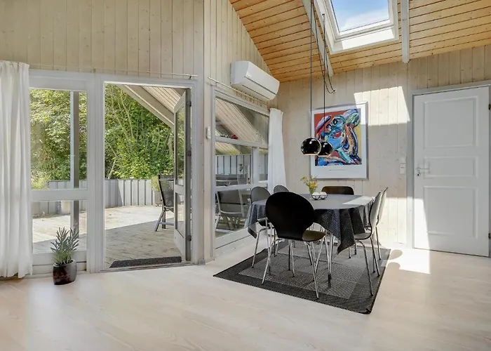 Four-bedroom In Dronningmølle