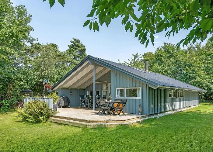 Four-bedroom In Dronningmølle