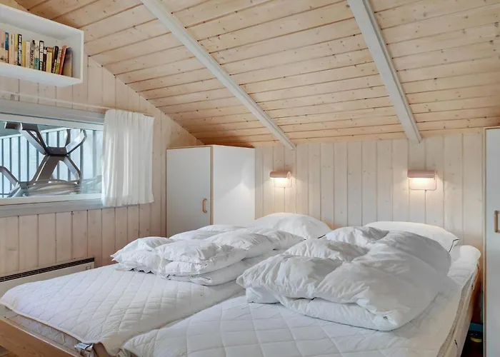 بيت للعطل Four-bedroom In Dronningmølle